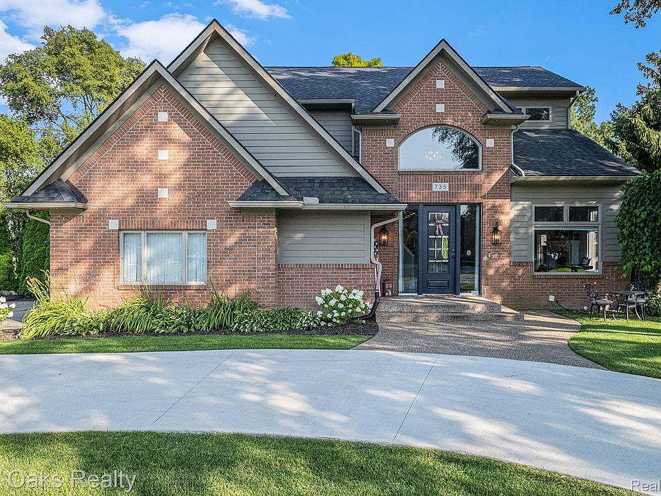 1st image of 735 Lakes Edge Dr