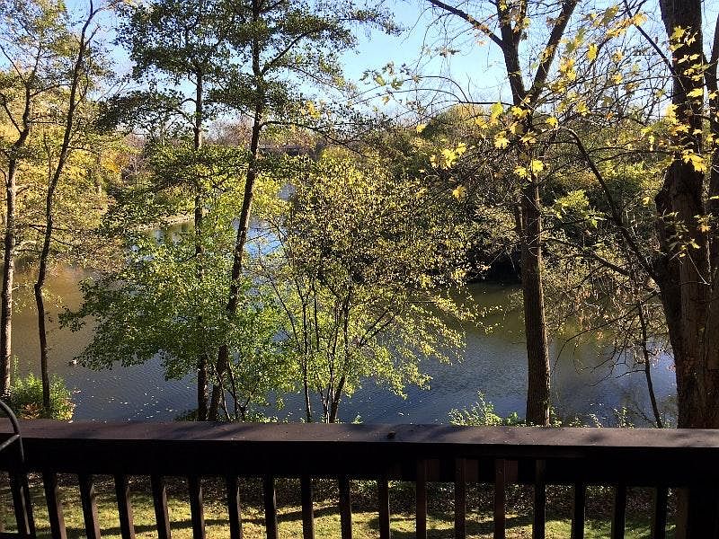 1st image of 5515 Lakeside Dr