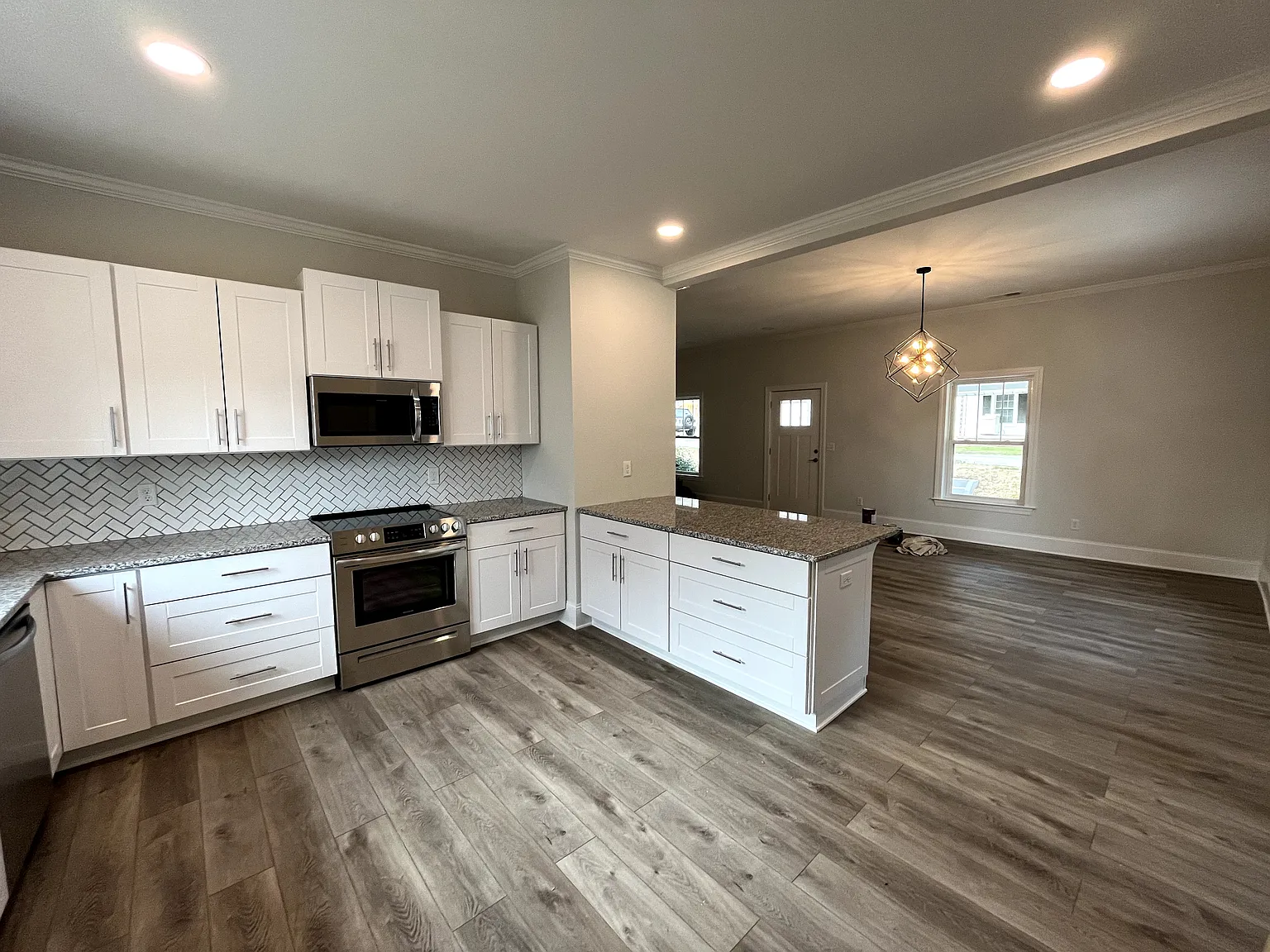 3 bed, $3,000 — Photo 4