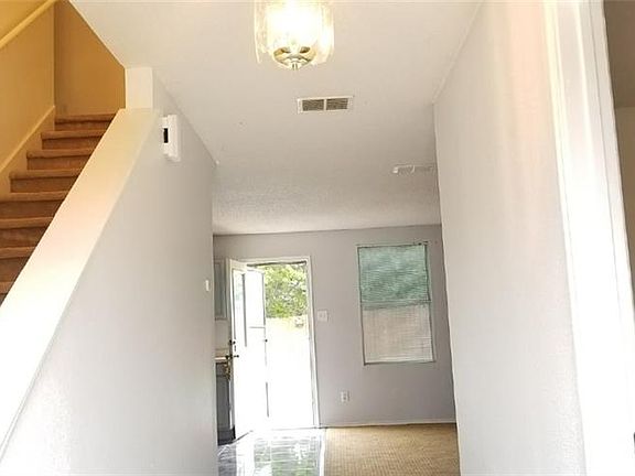 3rd image of 921 Collins Blvd