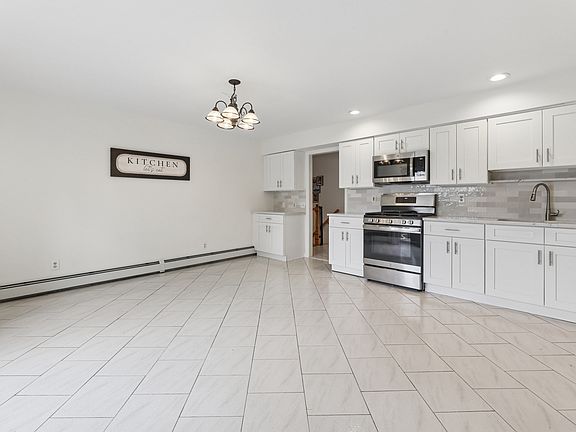 3rd image of 15 W Bradford Ave