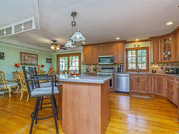 3rd image of 535 Grand Blvd