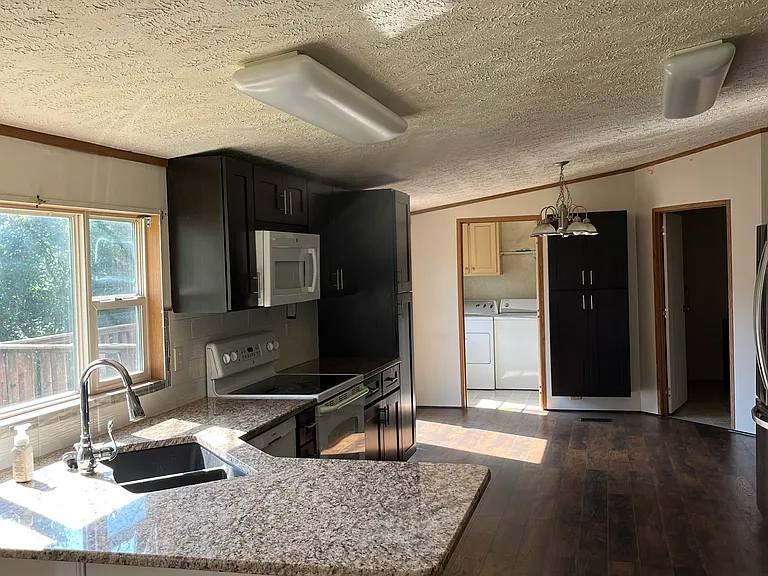 4572 Smith St — Photo 5
