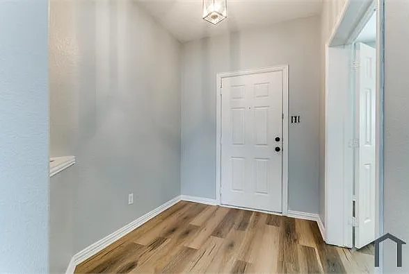 815 Creekside Dr — Photo 7