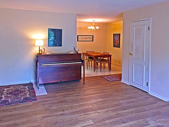5th image of 1428 Marigold Way APT 102