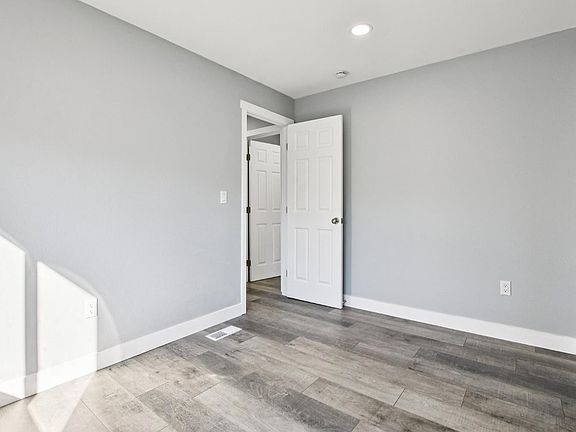 13th image of 4224 Floral Dr