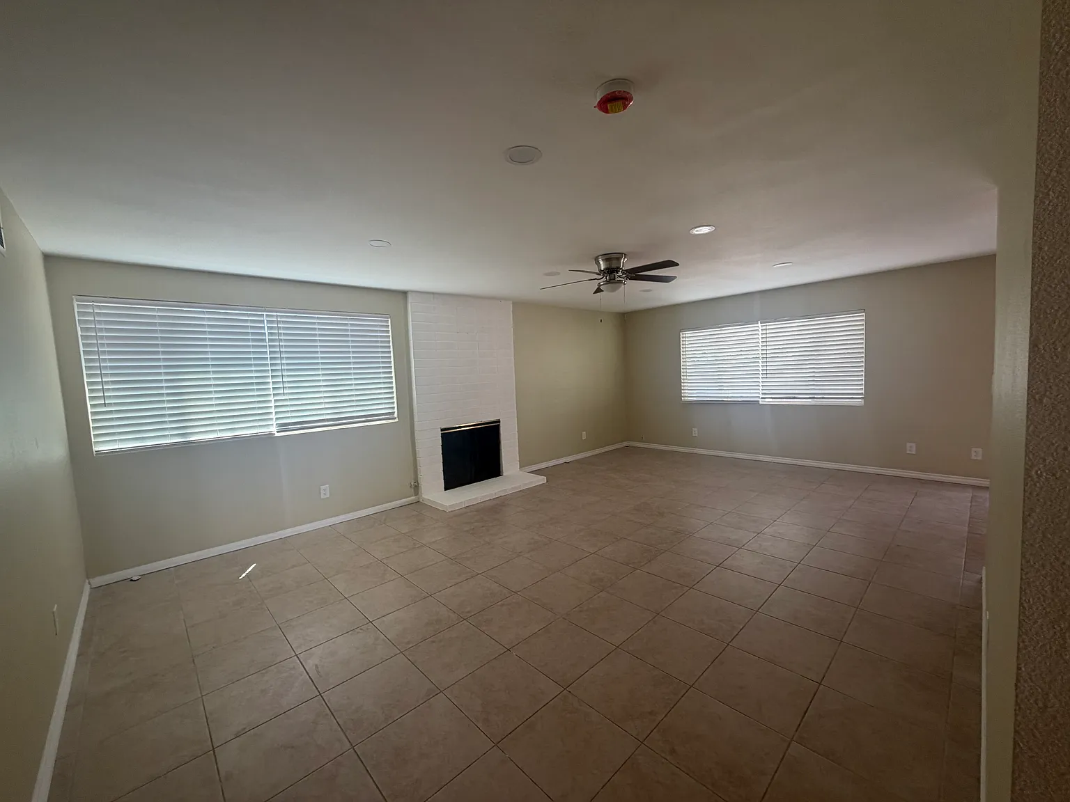 3 bed, 1150 sqft, $5,000 — Photo 3