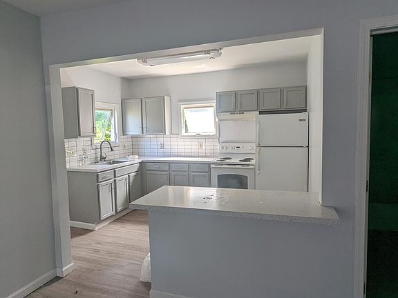 3rd image of 108 Park St APT 2