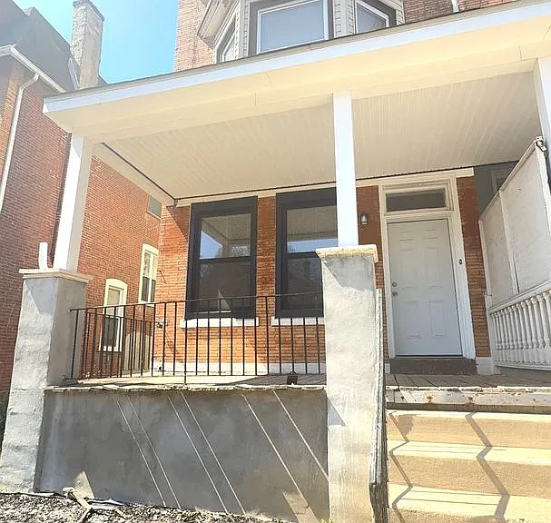 451 W Bringhurst St — Photo 1