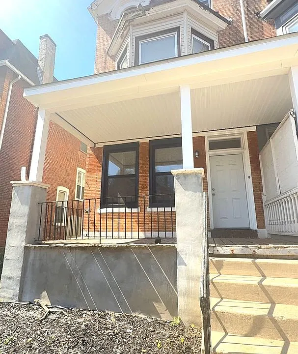 451 W Bringhurst St