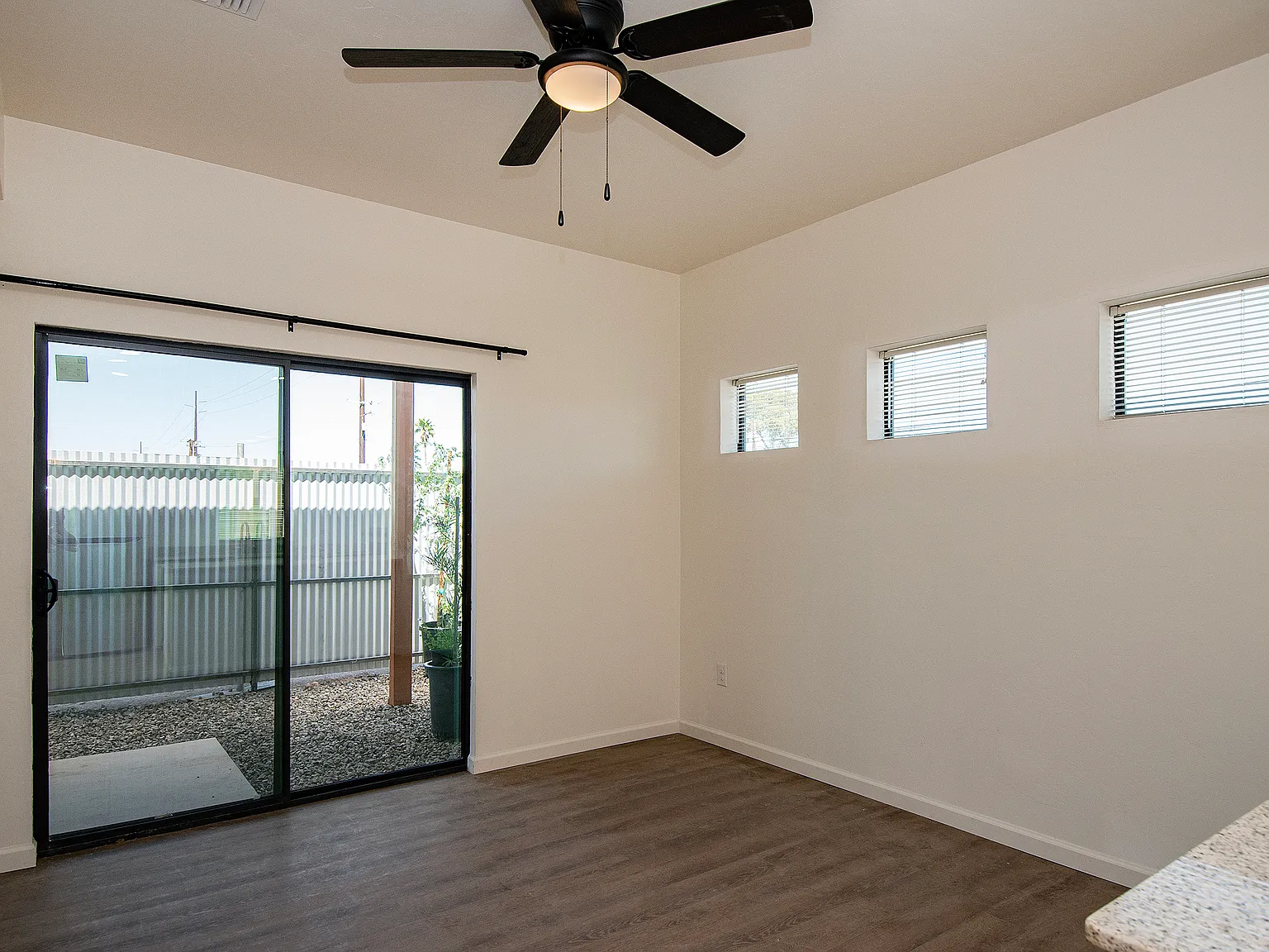 263 W Glenn St — Photo 4