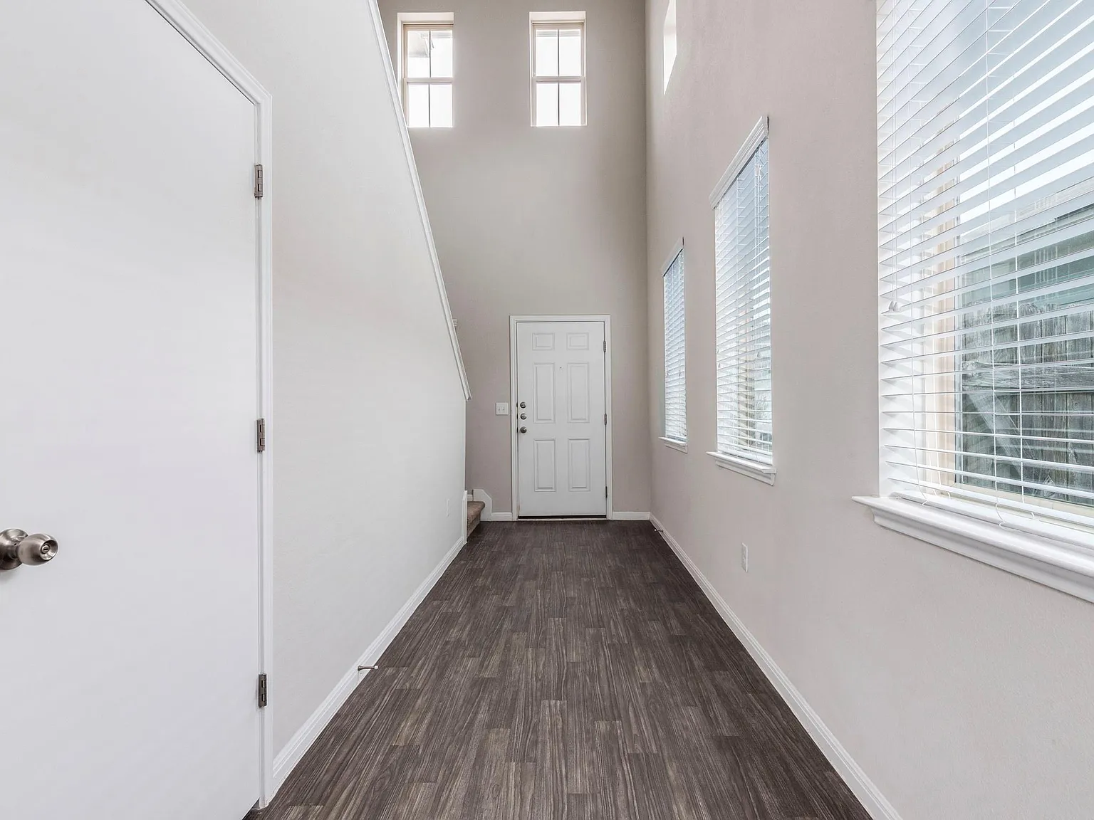 3 bed, 2.5 bath, 1688 sqft, $1,825 — Photo 3