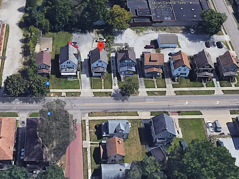 557 Brown St — Photo 3