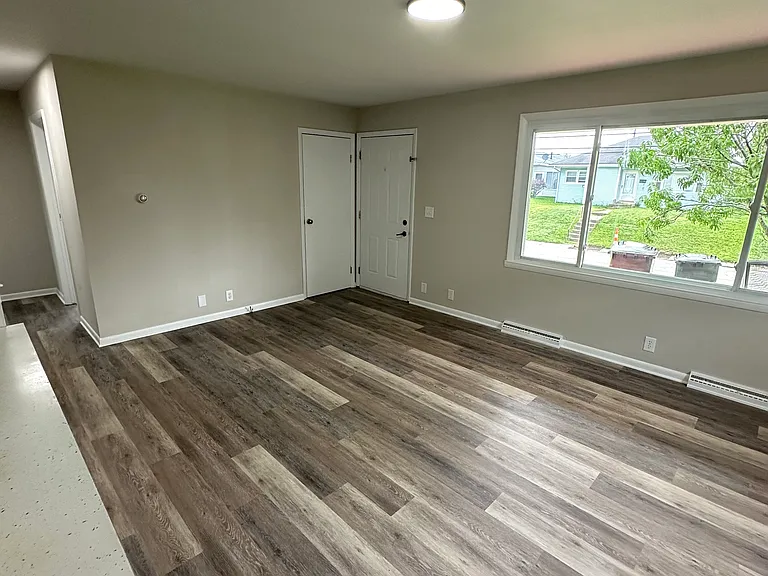 325 S Highland Ave — Photo 3