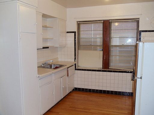 3rd image of 3815A Potomac St