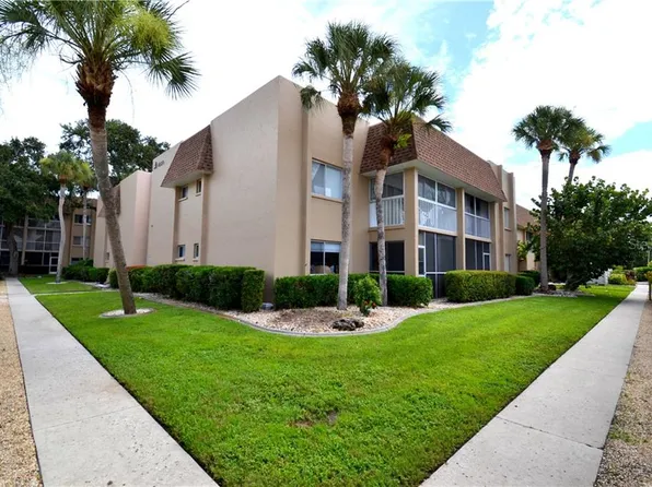 1500 Glen Oaks Dr E #A-203, Sarasota, FL 34232