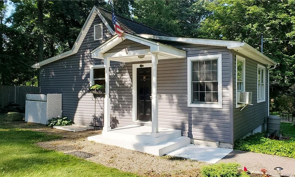 1st image of 106 Hickory St