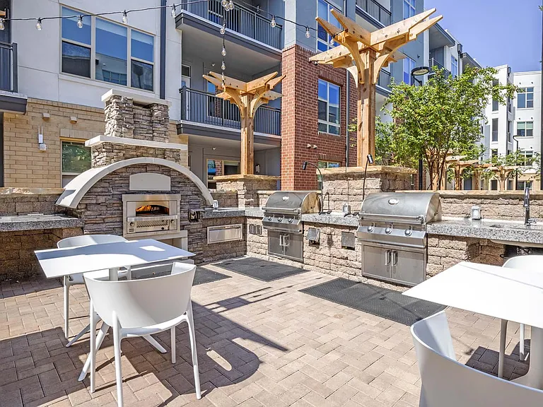 Outdoor Grill & Dining Area