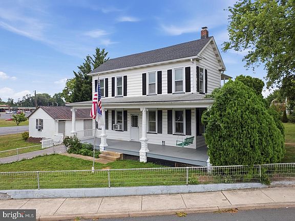 3rd image of 1041 Spruce St
