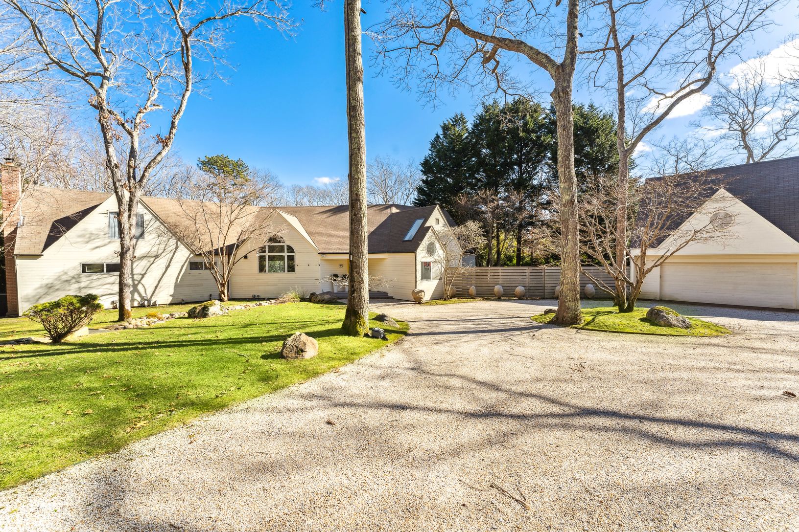  Sprawling Contemporary