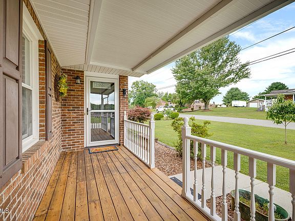2nd image of 404 S Valley View Cir