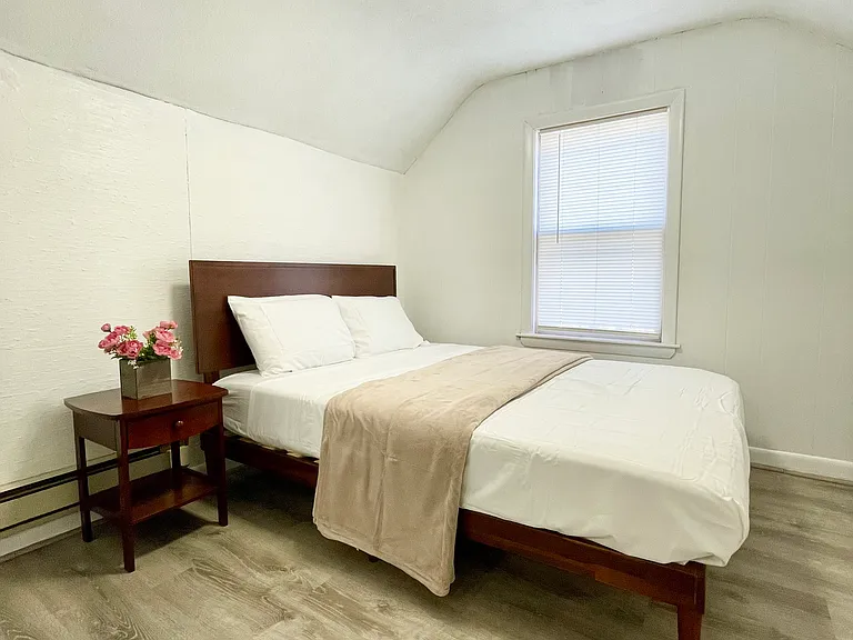 518 Pleasant St #2 — Photo 1