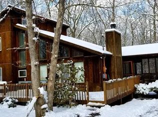 150 Saunders Dr, Bushkill, PA 18324