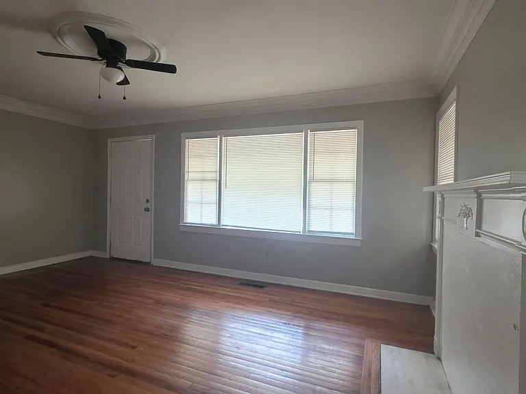 211 Edison Dr — Photo 2