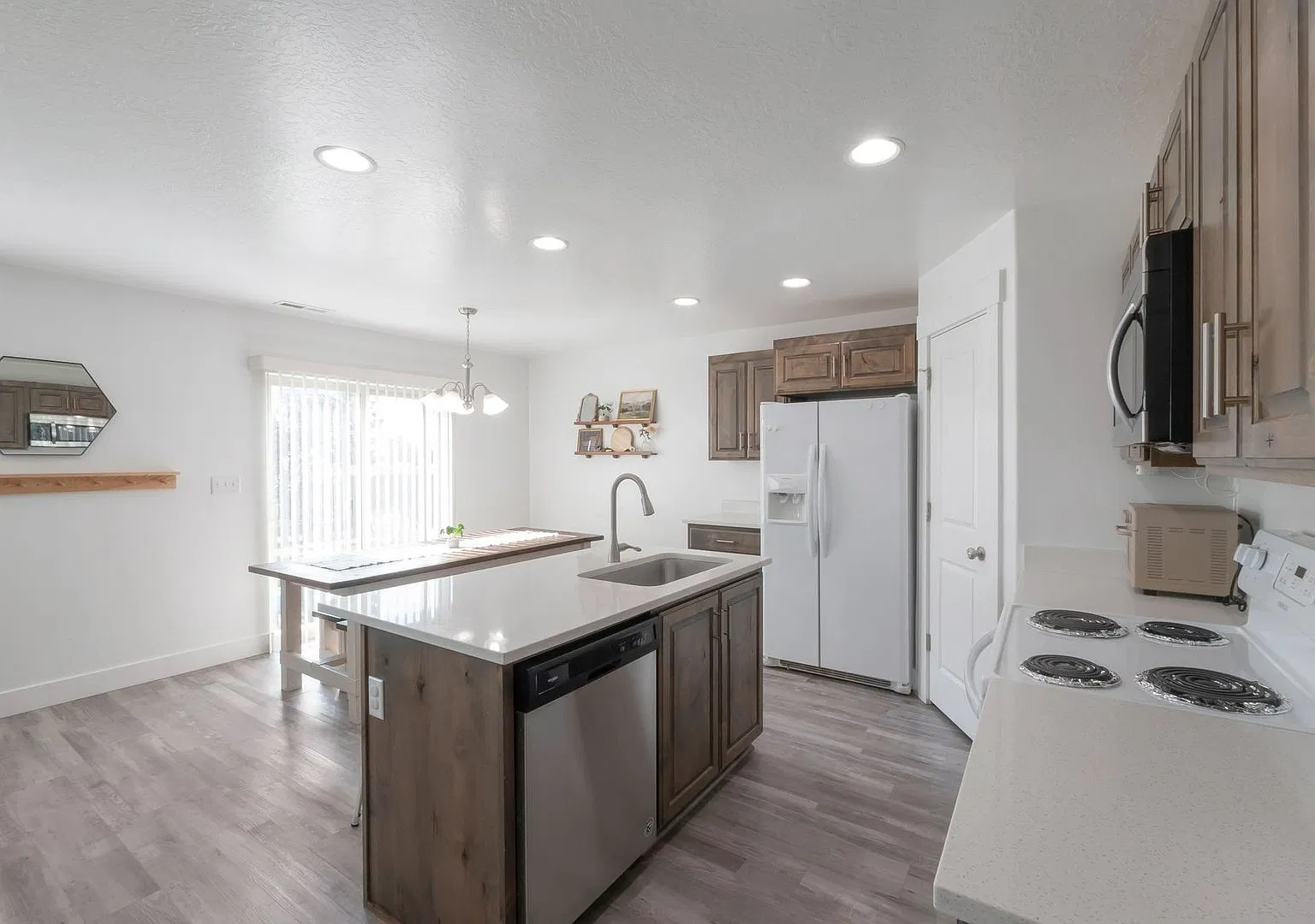 Great Spanish Fork Townhome — Photo 3