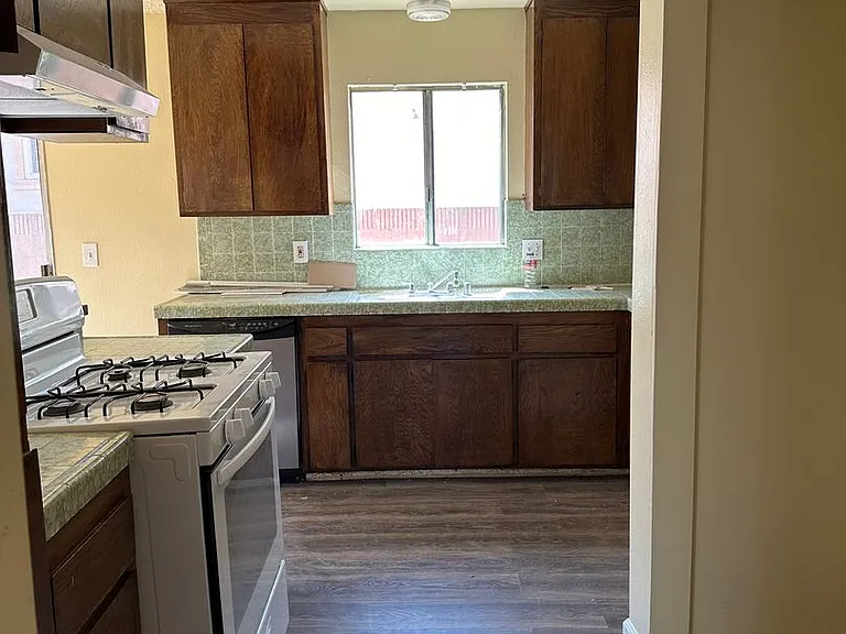 1423 Edgewood Dr — Photo 6