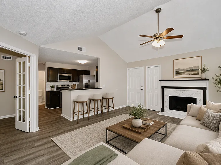 1101 Sandy Lane Dr — Photo 2