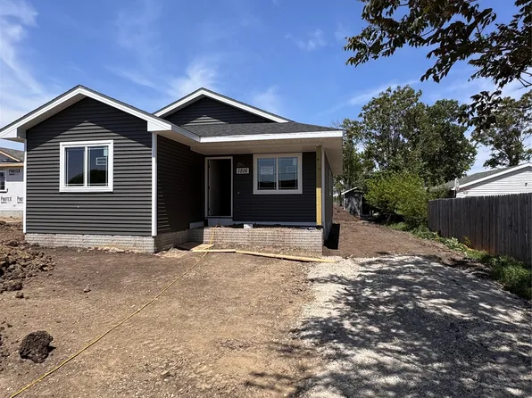 1516 Maple St, Des Moines, IA 50316
