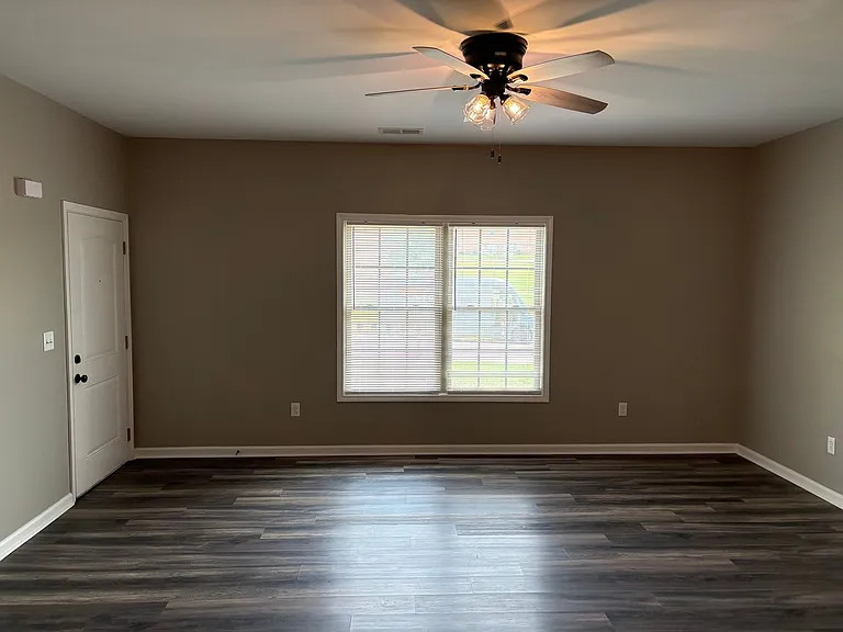 236 Calumet Dr — Photo 10