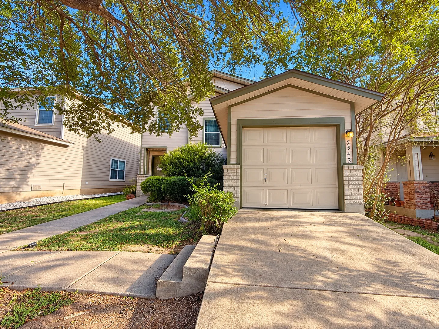 3 bed, 2.5 bath, 1605 sqft, $1,600 — Photo 3
