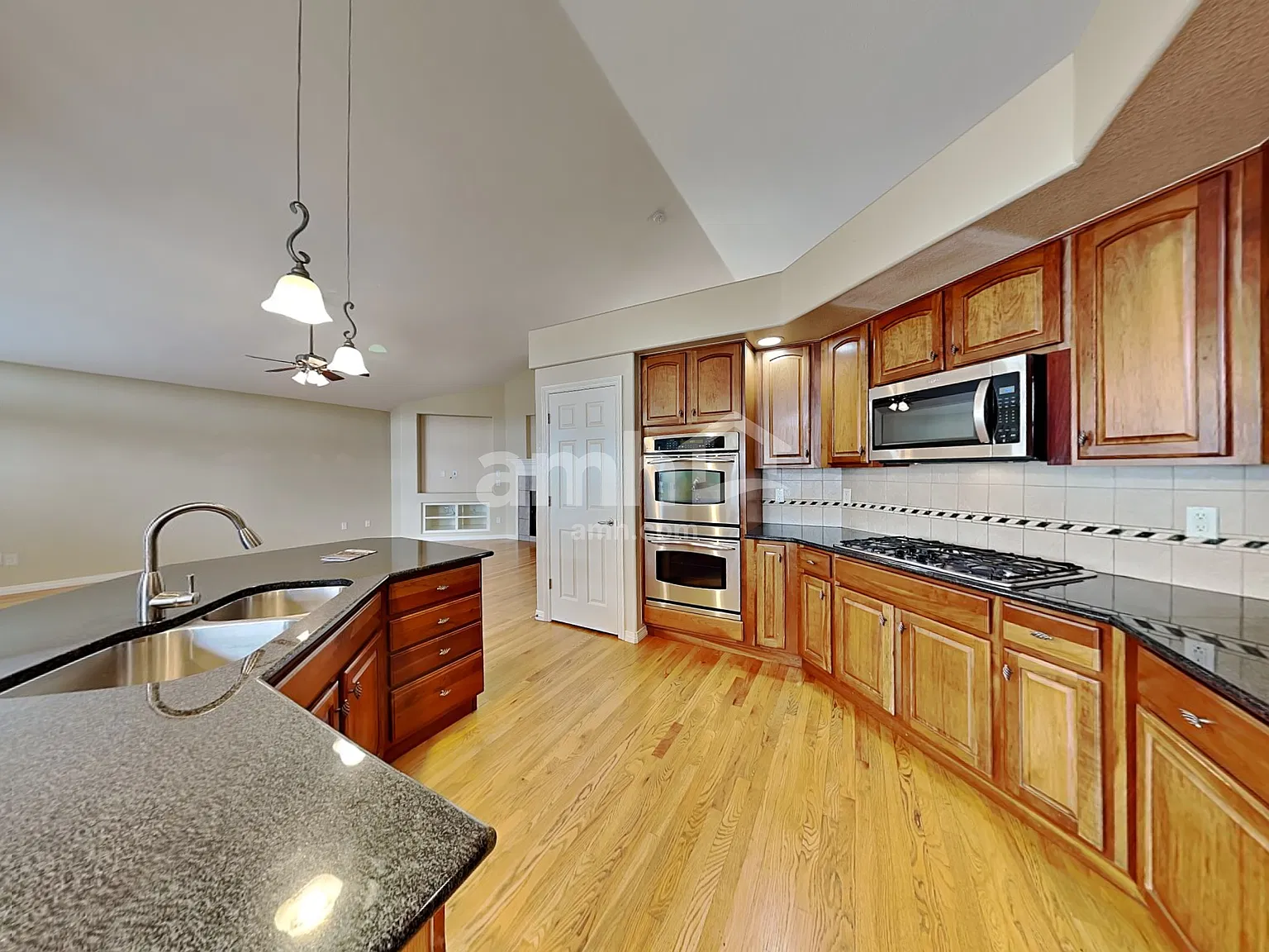 3 bed, 2.5 bath, 2651 sqft, $3,455 — Photo 4