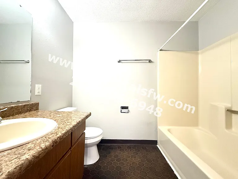 2718 Sherman Blvd — Photo 10