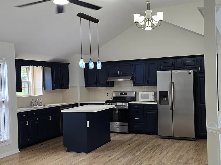 1220 NE Applewood St — Photo 7