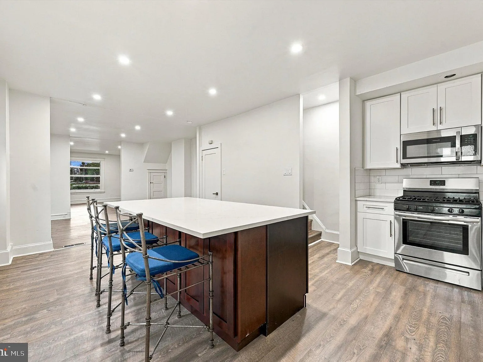 5 bed, 1.5 bath, 2088 sqft, $2,750 — Photo 2
