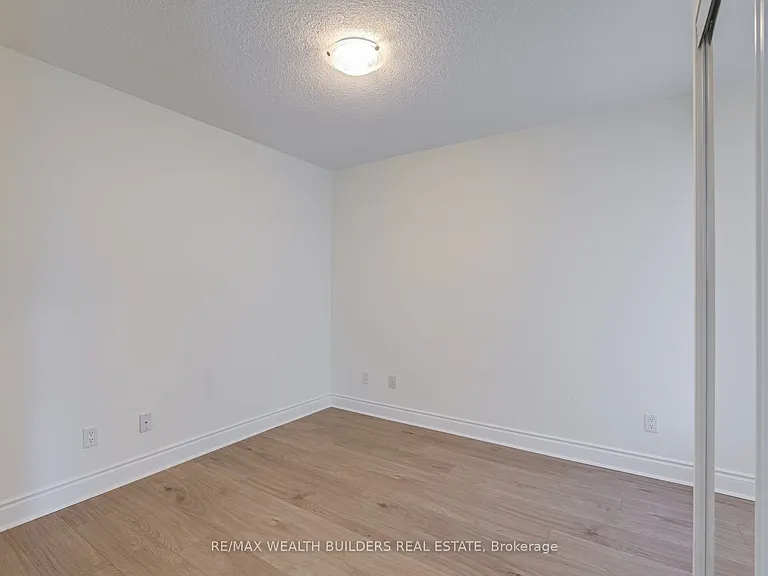 28 Ted Rogers Way #1212 — Photo 15