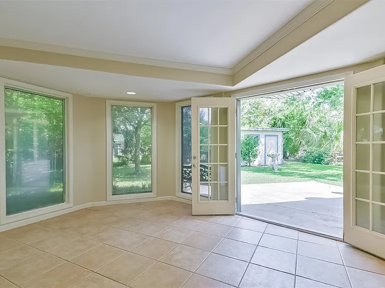 108 Dolphin Ave — Photo 4