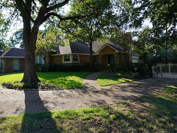 5th image of 823 Red Oak Dr