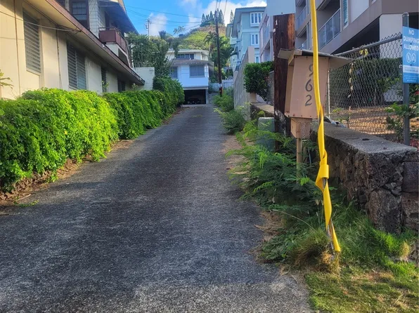 962 Spencer St, Honolulu, HI 96822