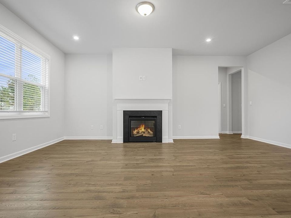 2nd image of 370 Madden Rose Loop