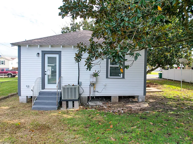880 Avenue G — Photo 15
