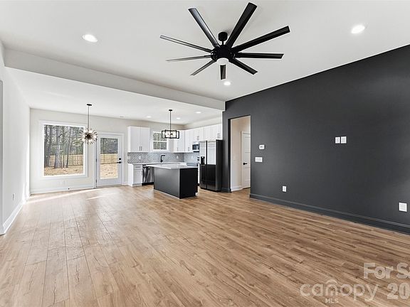 5th image of 1724 Barnhardt Rd