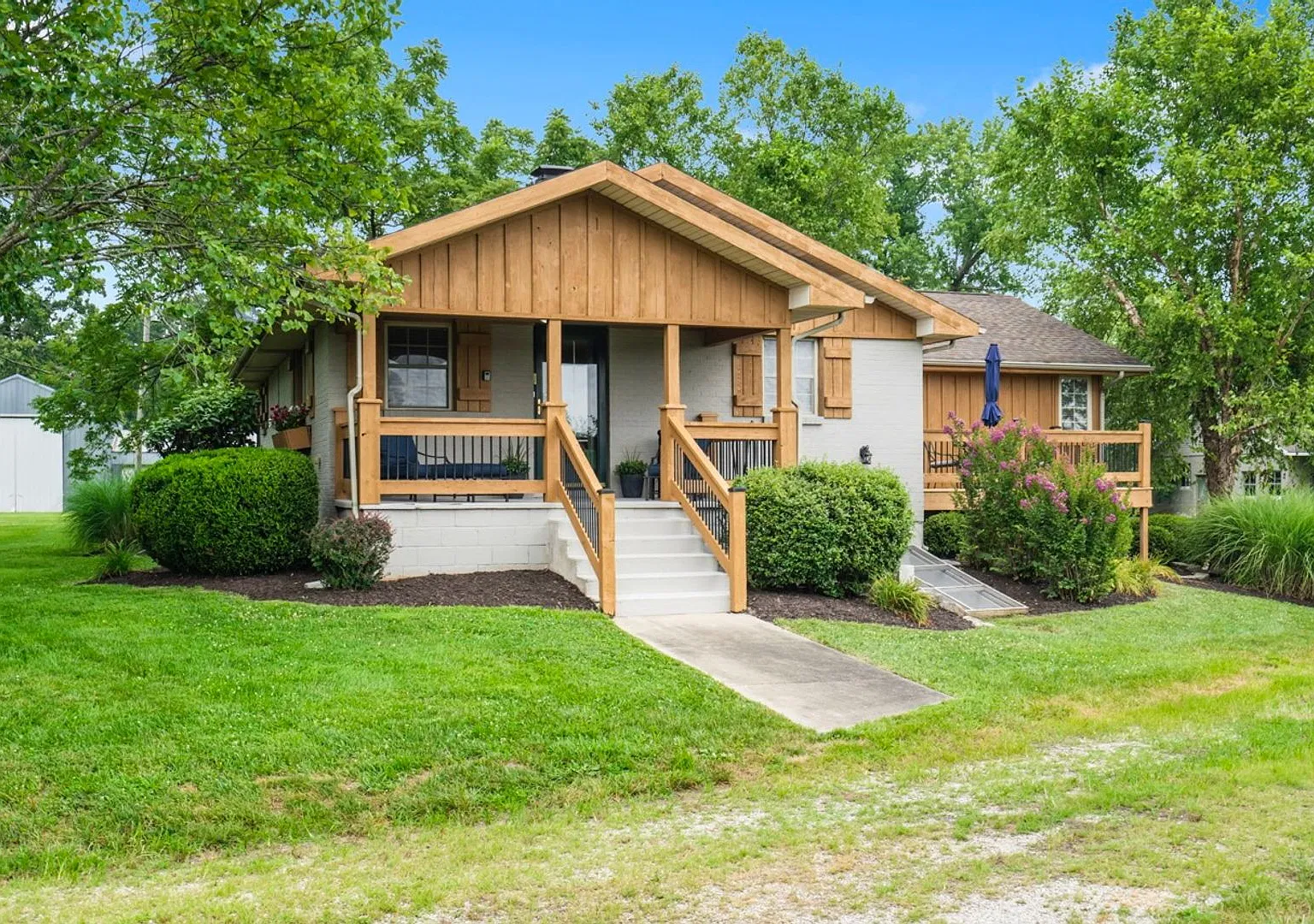 Country Living | Spacious Home | Beautiful Outdoor Space | Rogersville! — Photo 2