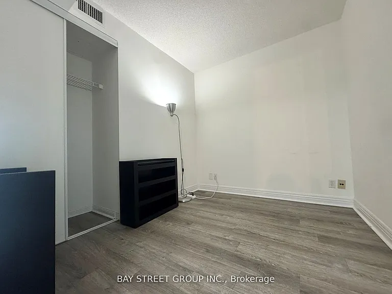 1 Lee Centre Dr #Penthouse 206 — Photo 11