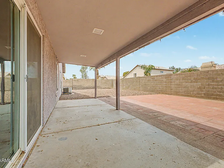 308 W Liberty Ln — Photo 33