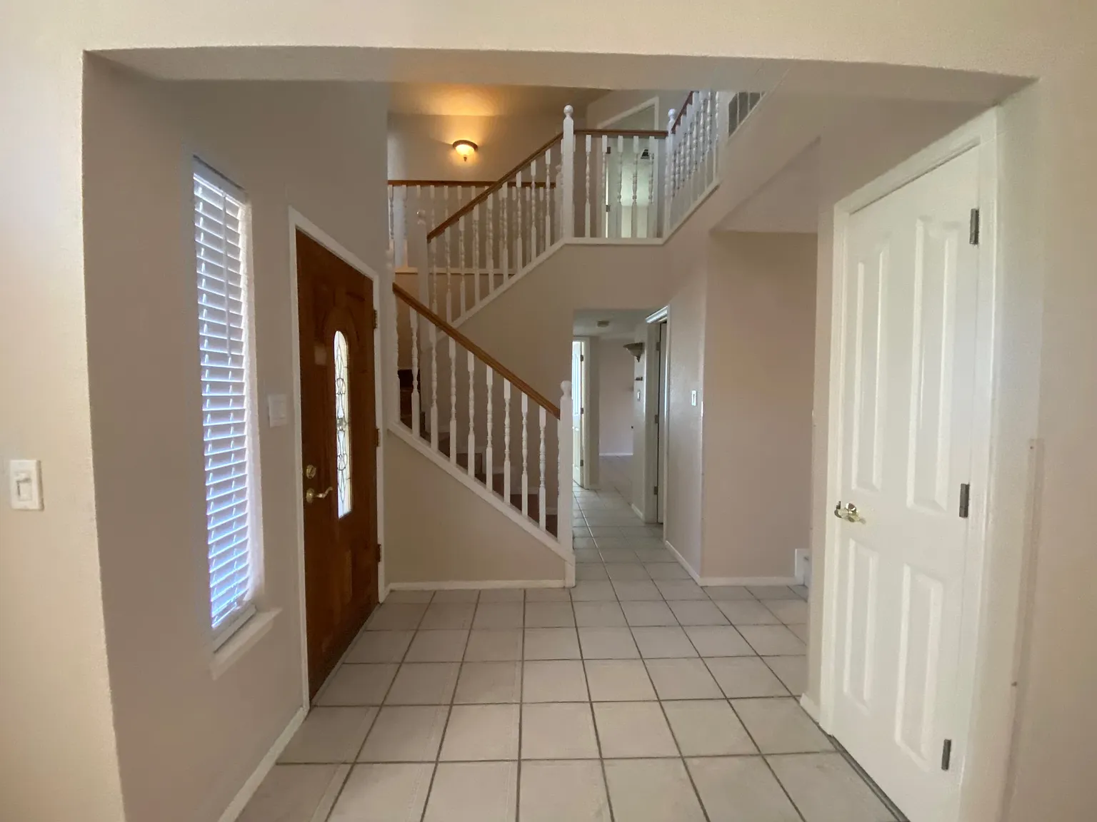 3 bed, 2.5 bath, 1920 sqft, $1,700 — Photo 2
