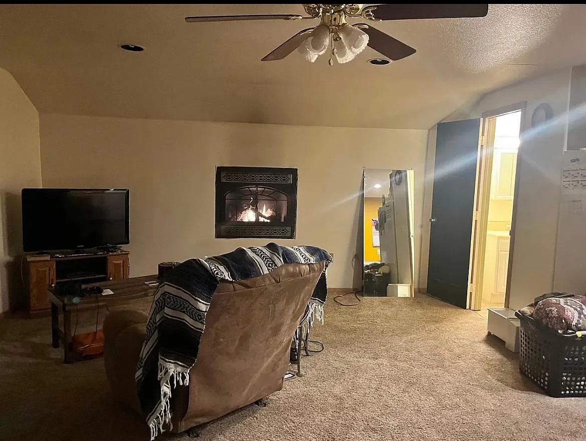 Building Photo - 2457 Beaver Dr #STUDIO APPT